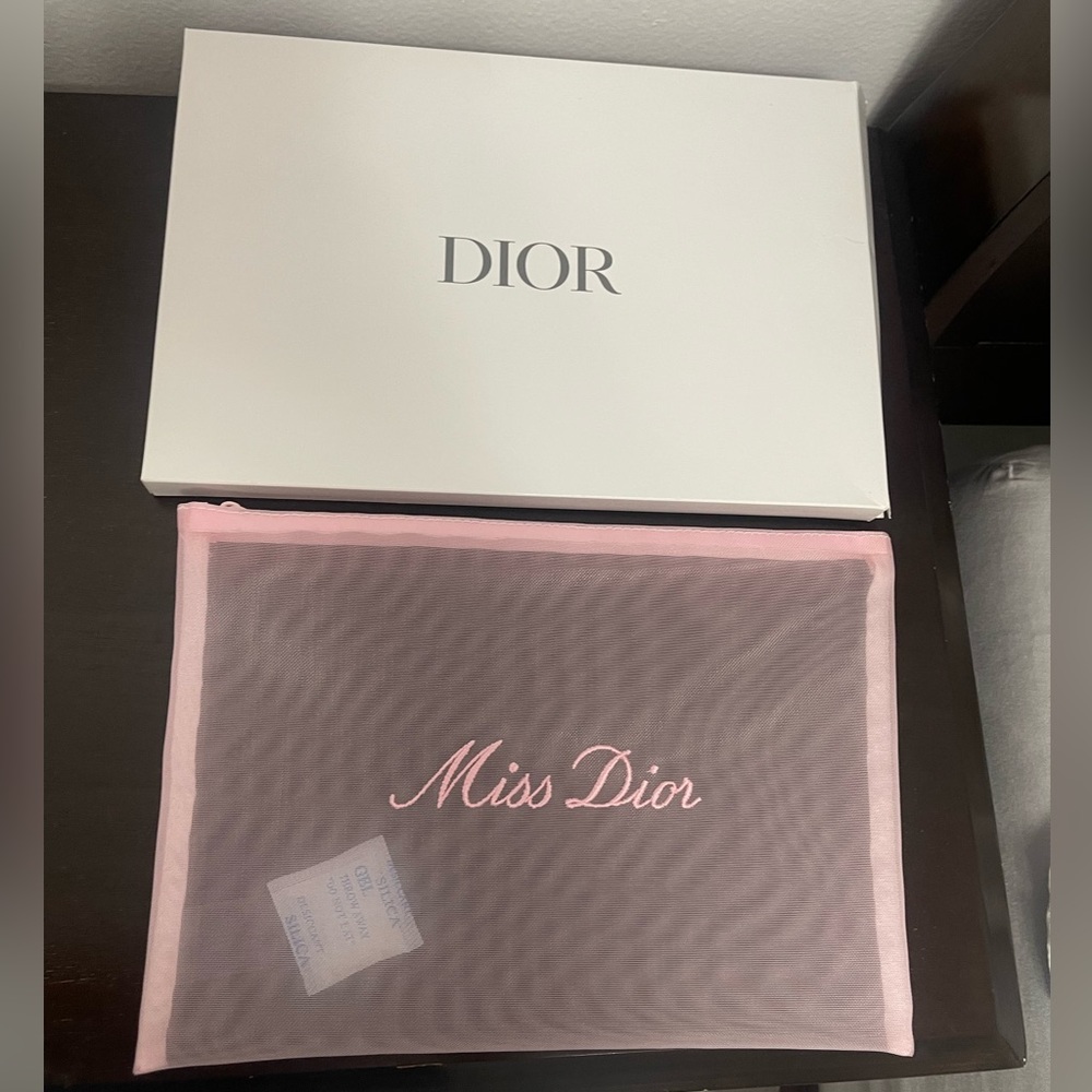 MISS DIOR Trousse Pink Travel Beauty Pouch